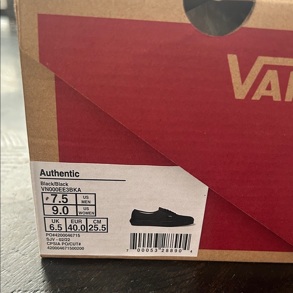 Vans Men's Classic Black Shoes - Picture 3 of 5